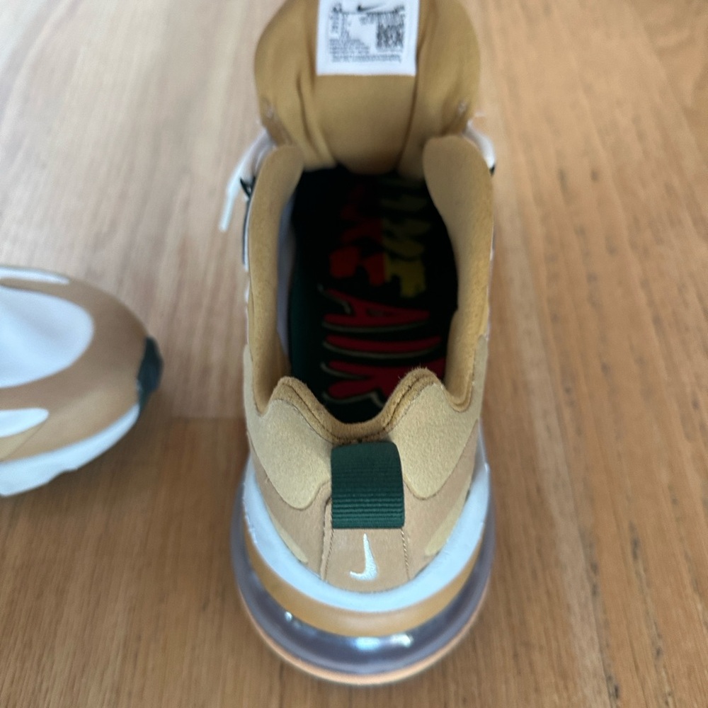 Nike Men's Athletic Shoes Tan and Green